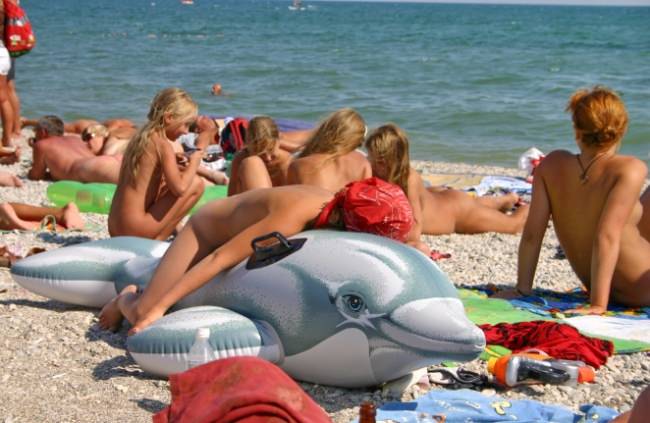 Beach of nudists - Purenudism sea tour [Nudism-Planet]